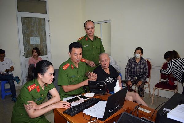 Công an quận Dương Kinh: Tiếp tục cải cách hành chính với mục tiêu vì dân phục vụ
